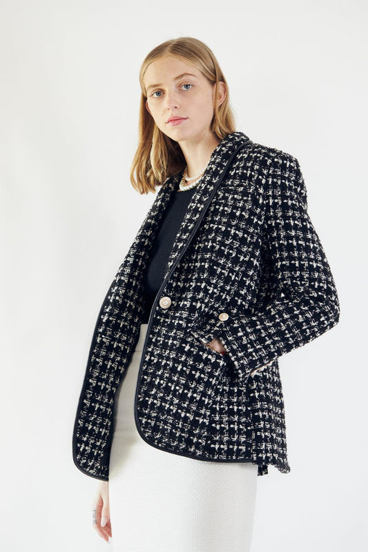 Blazer de tweed a cuadros en blanco y negro: elegante chaqueta de sastre para mujer