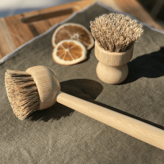 Eco-Friendly Bamboo Dishwashing Brush with Handle - Palm Fiber Bristles - Lolomo!