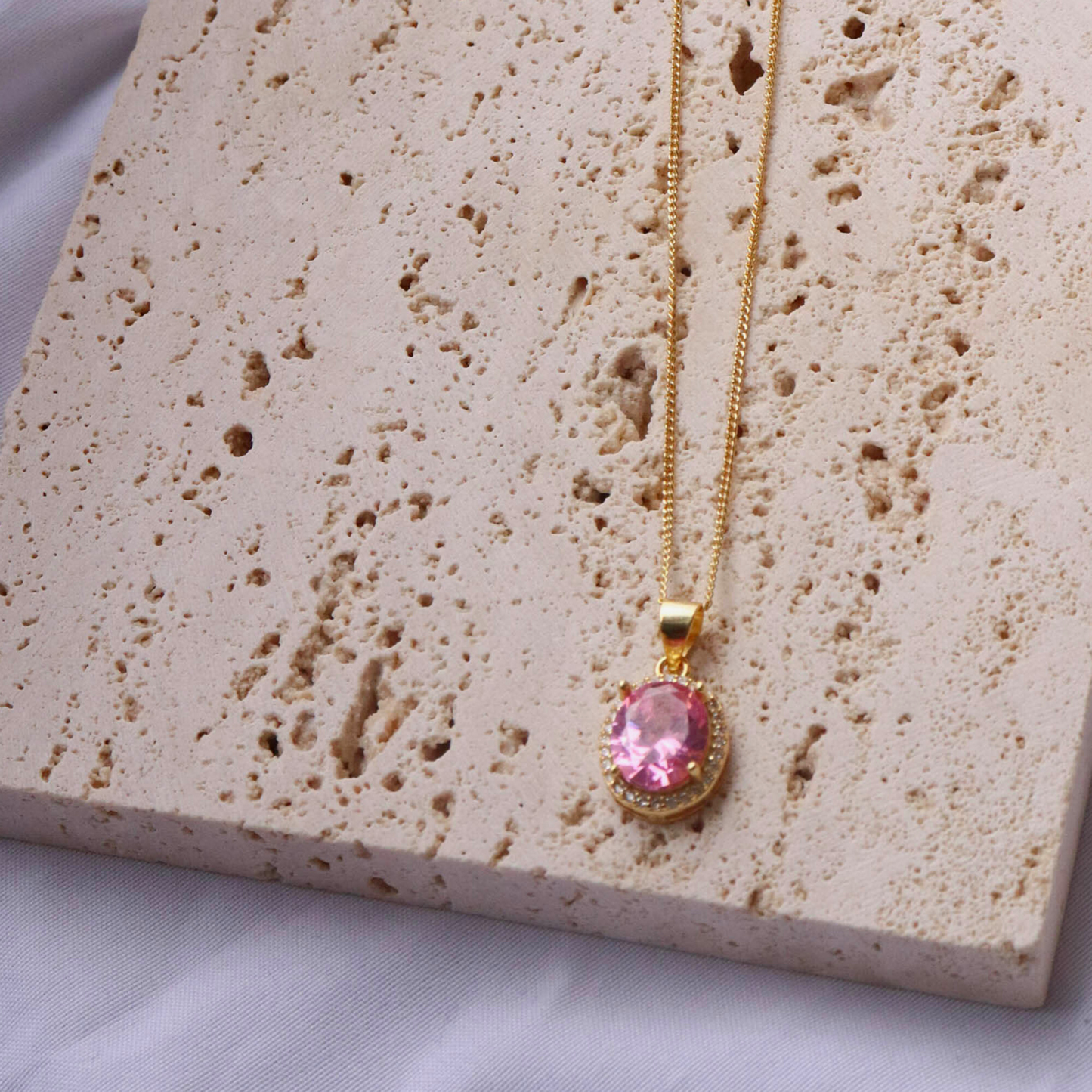 VALENTINE CRYSTAL NECKLACE
