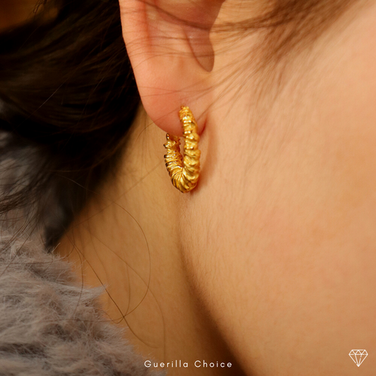 PENDIENTES DE ORO CON CHARM DE MADELYN