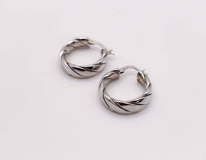 Italian Twisted Texture Silver Hoop Earrings – Elegant Women’s Jewelry