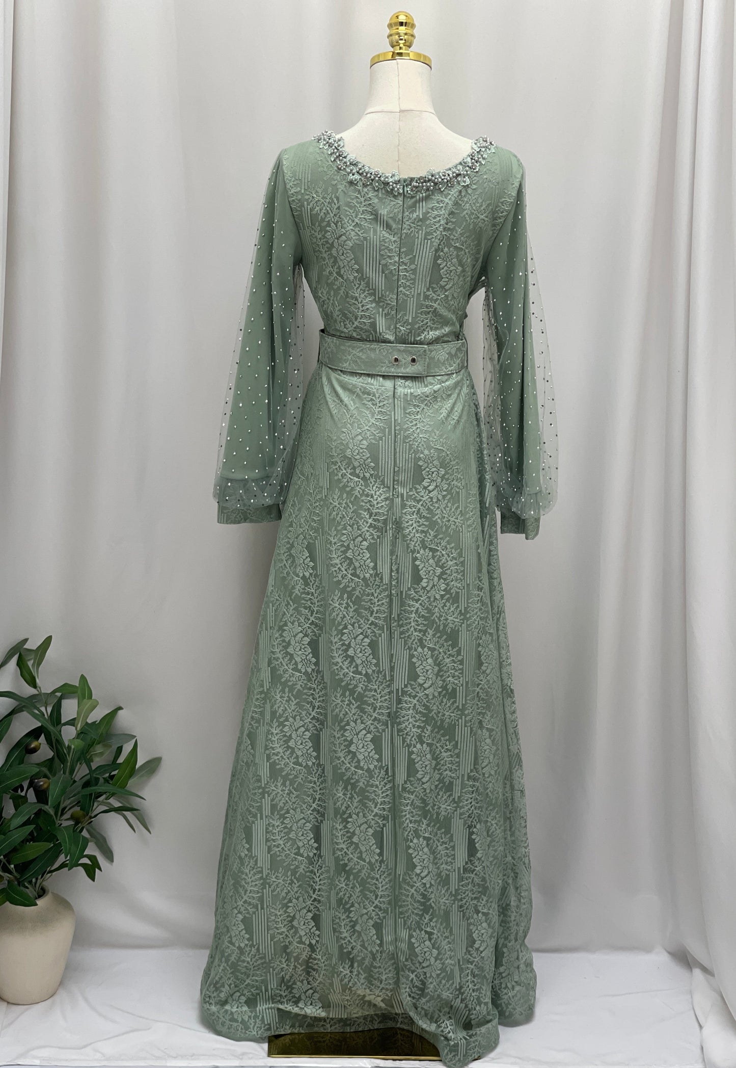 Elegant Lace Dress: Timeless Sophistication & Classic Beauty