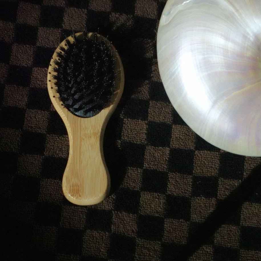 Mini Detangle Bamboo Travel Hairbrush – Compact & Gentle on Hair