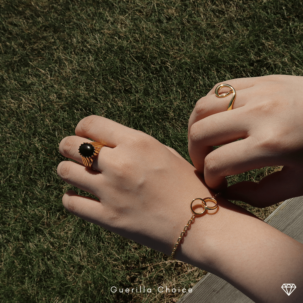 CHARM GOLD BRACELET - Lolomo!