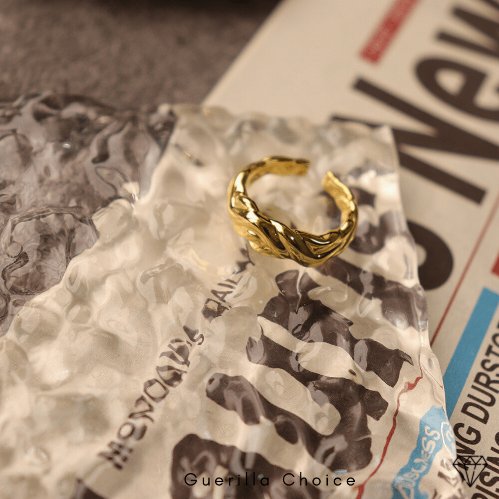 ELISE CHARM GOLD RING - Lolomo!