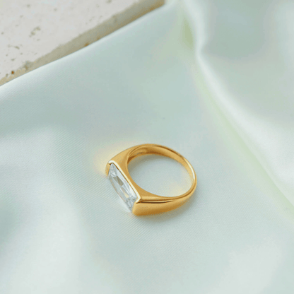 JOLIE CRYSTAL RING - Lolomo!