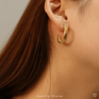 LA ELYSE GOLD EARRINGS - Lolomo!