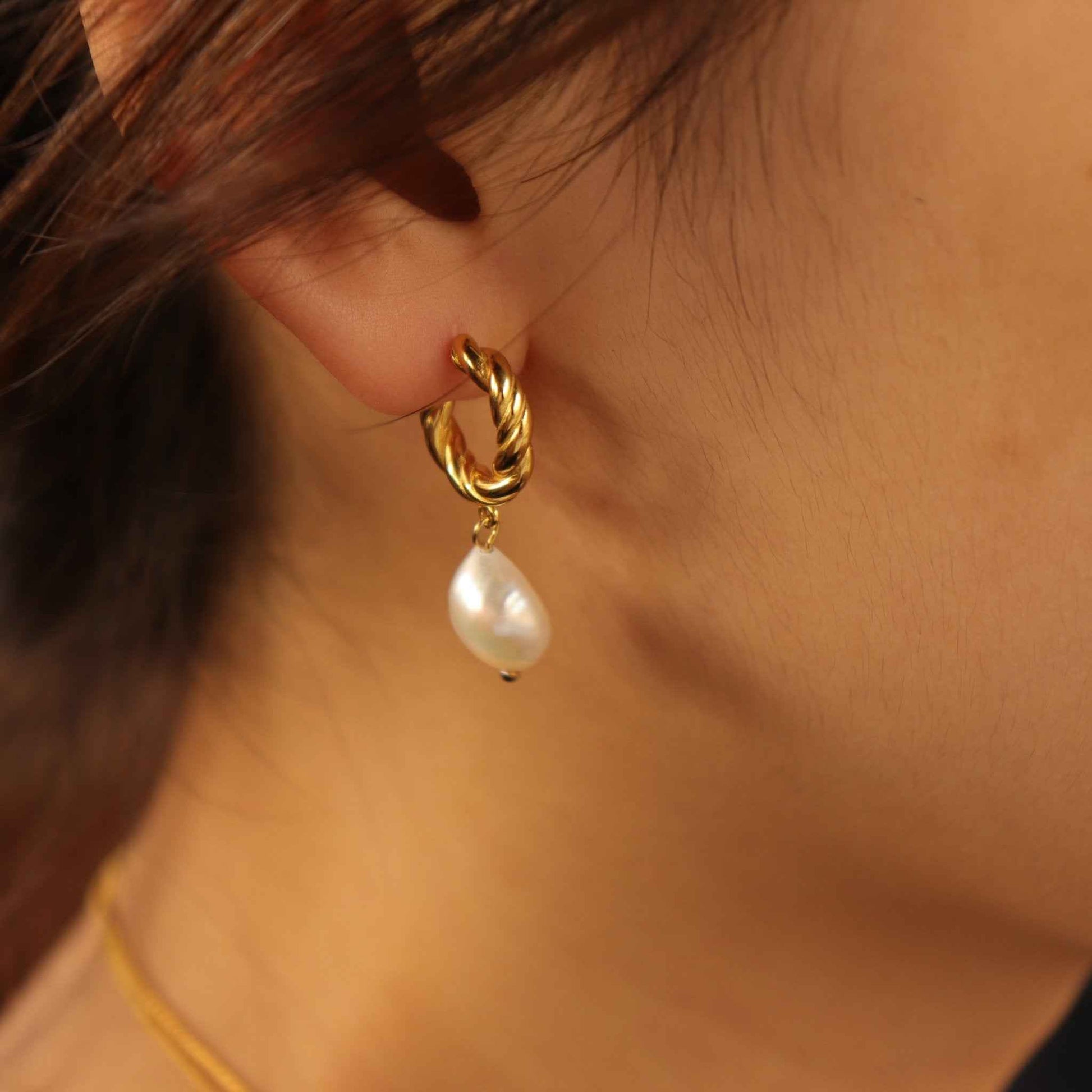 LORRAINE FAURE PEARL EARRINGS